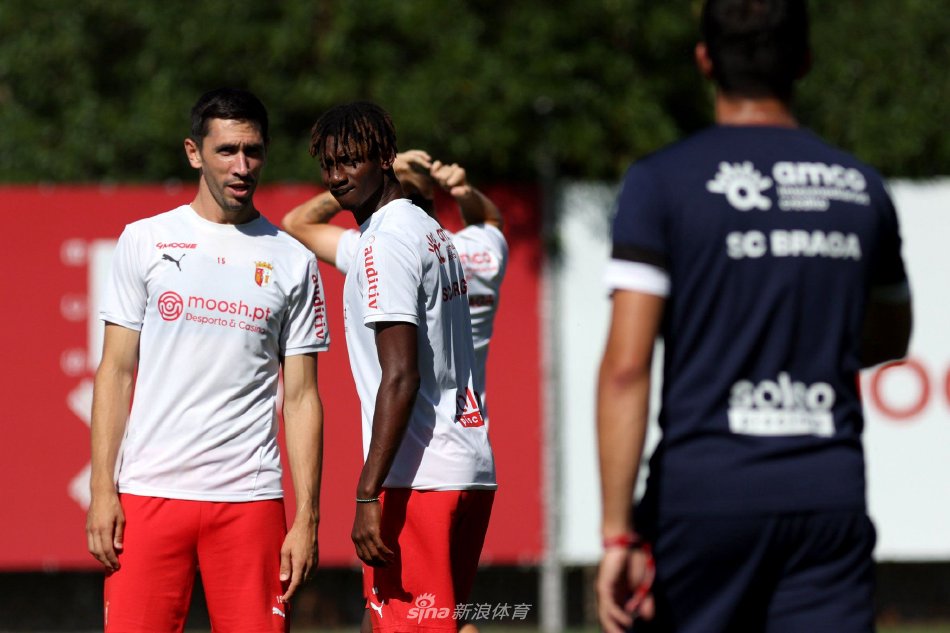 各自忙碌的 各自忙碌的