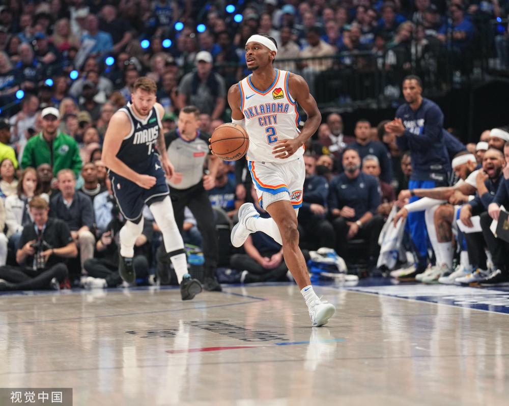 己的表现更 己的表现更